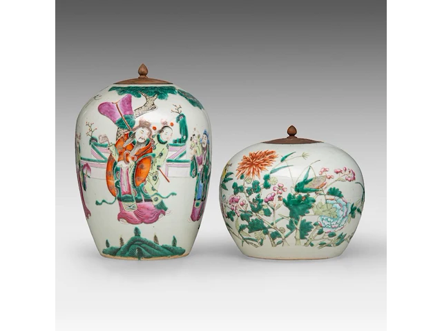 A chinese famille rose 'fu lu shou xing' and a 'grasshopper in a flower garden' ginger jar, late qing, total h 21,3 - 31,2 cm - afbeelding 1 van  7