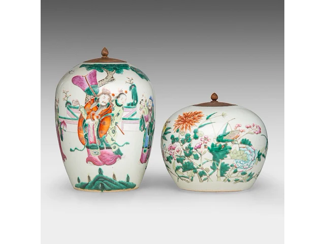 A chinese famille rose 'fu lu shou xing' and a 'grasshopper in a flower garden' ginger jar, late qing, total h 21,3 - 31,2 cm - afbeelding 2 van  7