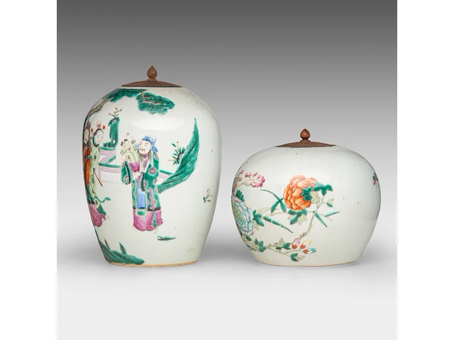 A chinese famille rose 'fu lu shou xing' and a 'grasshopper in a flower garden' ginger jar, late qing, total h 21,3 - 31,2 cm - afbeelding 3 van  7