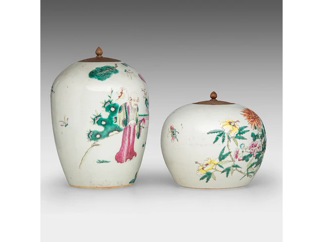 A chinese famille rose 'fu lu shou xing' and a 'grasshopper in a flower garden' ginger jar, late qing, total h 21,3 - 31,2 cm - afbeelding 5 van  7