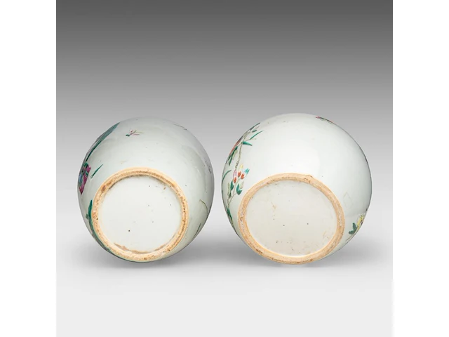 A chinese famille rose 'fu lu shou xing' and a 'grasshopper in a flower garden' ginger jar, late qing, total h 21,3 - 31,2 cm - afbeelding 7 van  7