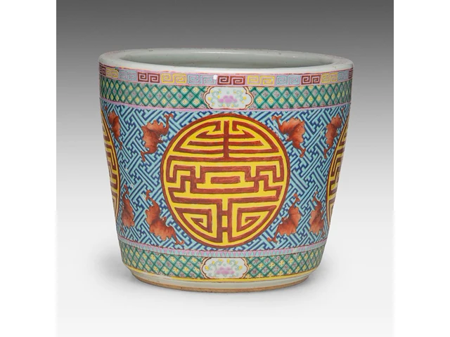 A chinese famille rose 'longevity' planter cache pot, 19thc, total h 31 - ø 35 cm - afbeelding 5 van  9