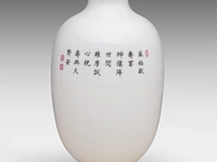 A chinese famille rose 'magu, deer and servant' vase, a signed text and marked to the bottom, h 15,8 cm - afbeelding 3 van  7