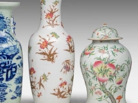 A chinese famille rose 'nine peaches' covered vase and a 'chrysanthemum and peony' vase, late 19thc, total h 44,5 - 61 cm