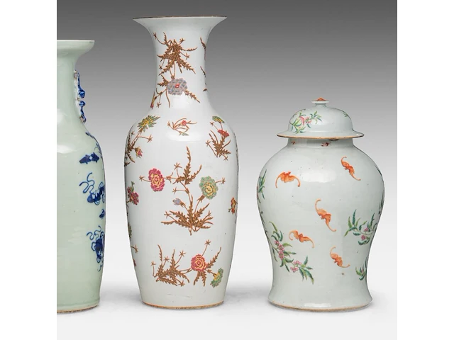 A chinese famille rose 'nine peaches' covered vase and a 'chrysanthemum and peony' vase, late 19thc, total h 44,5 - 61 cm - afbeelding 3 van  8