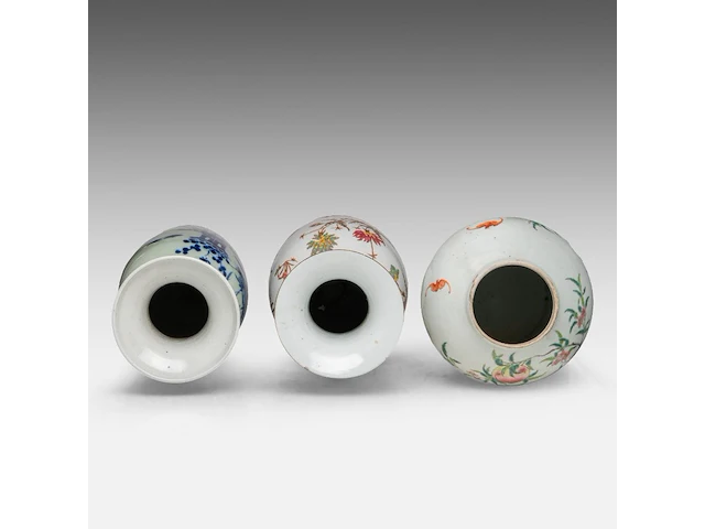 A chinese famille rose 'nine peaches' covered vase and a 'chrysanthemum and peony' vase, late 19thc, total h 44,5 - 61 cm - afbeelding 5 van  8
