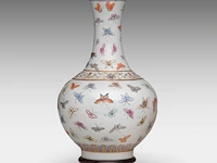 A chinese famille rose 'one hundred butterflies' bottle vase, with a guangxu mark, vintage, h 39,5 cm