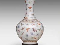 A chinese famille rose 'one hundred butterflies' bottle vase, with a guangxu mark, vintage, h 39,5 cm - afbeelding 2 van  6