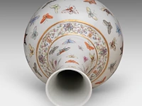 A chinese famille rose 'one hundred butterflies' bottle vase, with a guangxu mark, vintage, h 39,5 cm - afbeelding 5 van  6
