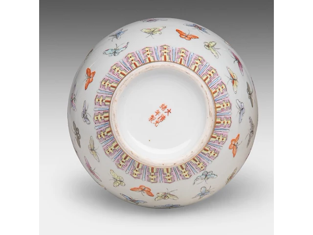 A chinese famille rose 'one hundred butterflies' bottle vase, with a guangxu mark, vintage, h 39,5 cm - afbeelding 6 van  6
