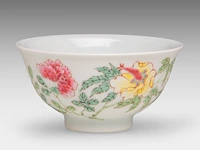 A chinese famille rose 'peony' bowl, with a yongzheng mark, h 4,7 - ø 9,5 cm