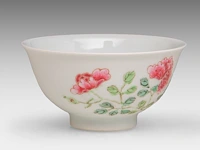 A chinese famille rose 'peony' bowl, with a yongzheng mark, h 4,7 - ø 9,5 cm - afbeelding 4 van  6