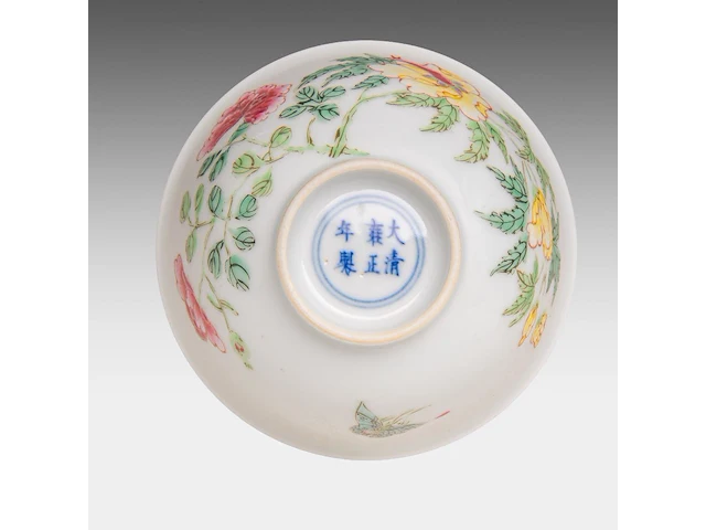 A chinese famille rose 'peony' bowl, with a yongzheng mark, h 4,7 - ø 9,5 cm - afbeelding 5 van  6