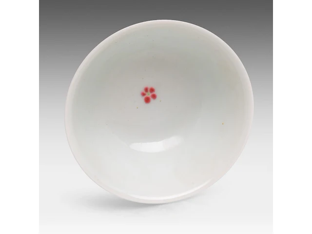 A chinese famille rose 'peony' bowl, with a yongzheng mark, h 4,7 - ø 9,5 cm - afbeelding 6 van  6