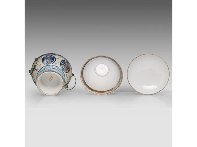 A chinese famille rose 'phoenix medallions' food warmer, marked guangxu and of the period, total h 21 cm - afbeelding 7 van  7