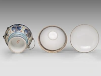 A chinese famille rose 'phoenix medallions' food warmer, marked guangxu and of the period, total h 21 cm - afbeelding 7 van  7