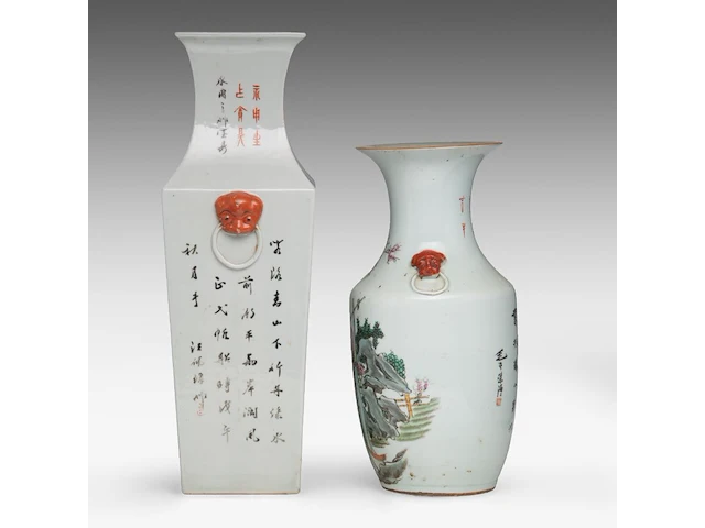 A chinese famille rose quadrangular fanghu vase and a 'magu and deer' vase, both paired with lion head handles, republic period, h 43 - 56,5 cm - afbeelding 2 van  6