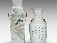 A chinese famille rose quadrangular fanghu vase and a 'magu and deer' vase, both paired with lion head handles, republic period, h 43 - 56,5 cm - afbeelding 3 van  6