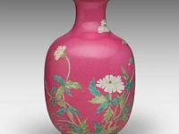 A chinese famille rose 'rose and aster' on ruby pink ground vase, marked, republic period, h 17 cm - afbeelding 4 van  7