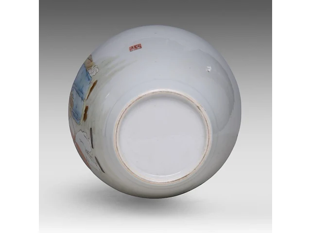 A chinese famille rose 'sage and servant' vase, with a red seal mark liu xiren, h 40 cm - afbeelding 6 van  6