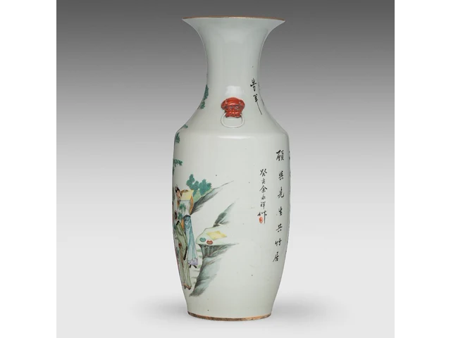 A chinese famille rose 'sages in bamboo grove' vase, paired with lion head handles, signed text, republic period, h 59,5 cm - afbeelding 2 van  6