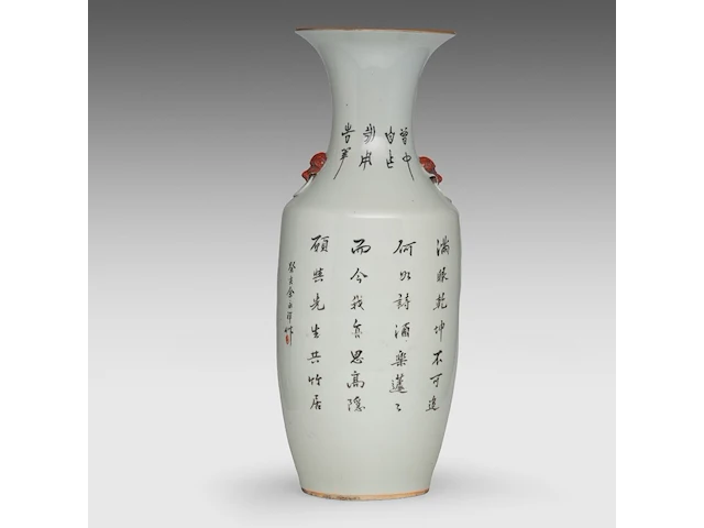 A chinese famille rose 'sages in bamboo grove' vase, paired with lion head handles, signed text, republic period, h 59,5 cm - afbeelding 3 van  6