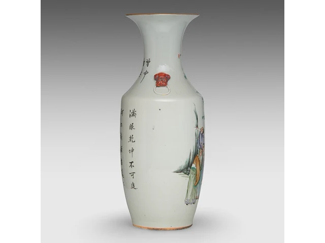 A chinese famille rose 'sages in bamboo grove' vase, paired with lion head handles, signed text, republic period, h 59,5 cm - afbeelding 4 van  6