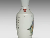 A chinese famille rose 'sages in bamboo grove' vase, paired with lion head handles, signed text, republic period, h 59,5 cm - afbeelding 4 van  6