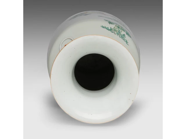 A chinese famille rose 'sages in bamboo grove' vase, paired with lion head handles, signed text, republic period, h 59,5 cm - afbeelding 5 van  6