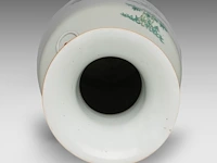 A chinese famille rose 'sages in bamboo grove' vase, paired with lion head handles, signed text, republic period, h 59,5 cm - afbeelding 5 van  6