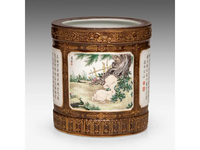 A chinese famille rose 'scroll painting' brush pot, with a qianlong mark, h 16,2 cm - afbeelding 1 van  6