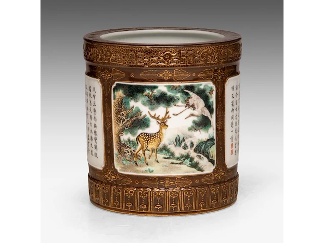 A chinese famille rose 'scroll painting' brush pot, with a qianlong mark, h 16,2 cm - afbeelding 3 van  6