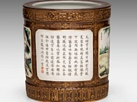 A chinese famille rose 'scroll painting' brush pot, with a qianlong mark, h 16,2 cm - afbeelding 4 van  6