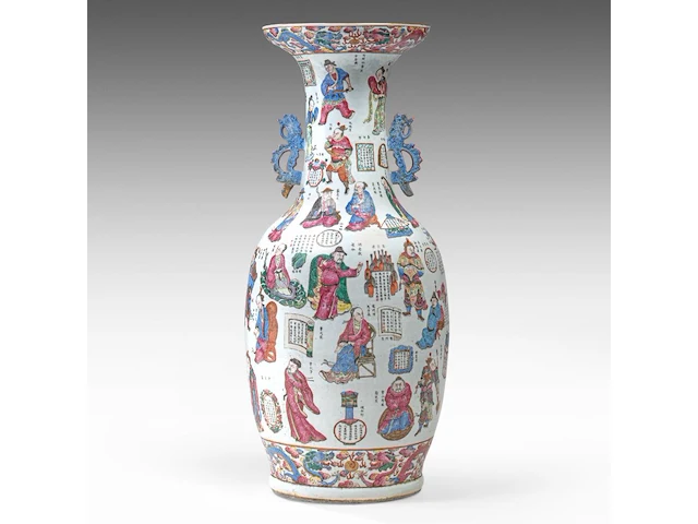 A chinese famille rose 'wu shuang pu' large vase, paired with stylised dragon handles, 19thc, h 86,5 cm - afbeelding 1 van  6