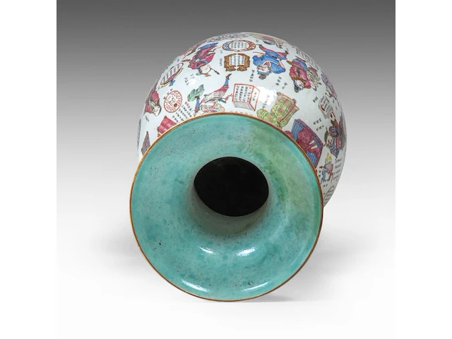 A chinese famille rose 'wu shuang pu' large vase, paired with stylised dragon handles, 19thc, h 86,5 cm - afbeelding 5 van  6