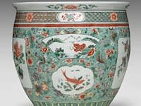 A chinese famille verte 'birds in garden' jardinière, late 19thc, h 35 - ø 39 cm - afbeelding 2 van  6