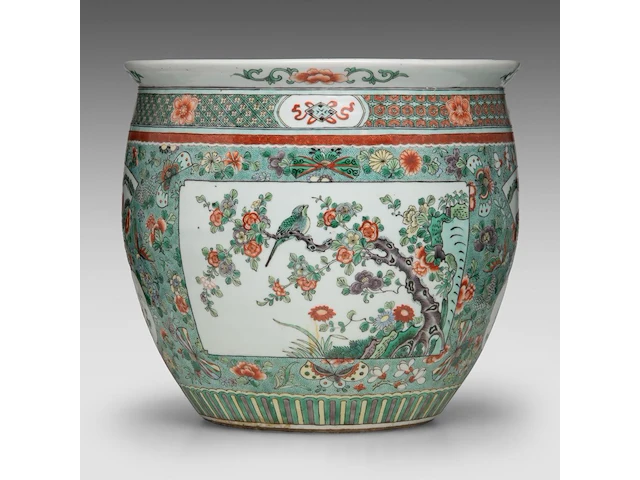 A chinese famille verte 'birds in garden' jardinière, late 19thc, h 35 - ø 39 cm - afbeelding 3 van  6