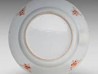 A chinese famille verte 'flower basket' large plate, early 18thc (yongzheng period), ø 39 cm - afbeelding 2 van  2