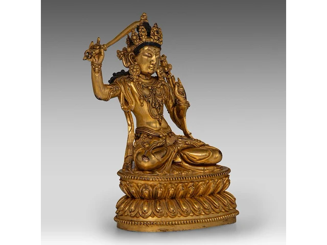 A chinese gilt bronze figure of manjushri, with a yongle mark, h 17,5 cm - weight about 1189g - afbeelding 2 van  7