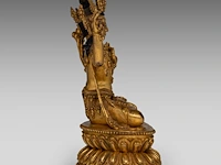 A chinese gilt bronze figure of manjushri, with a yongle mark, h 17,5 cm - weight about 1189g - afbeelding 3 van  7