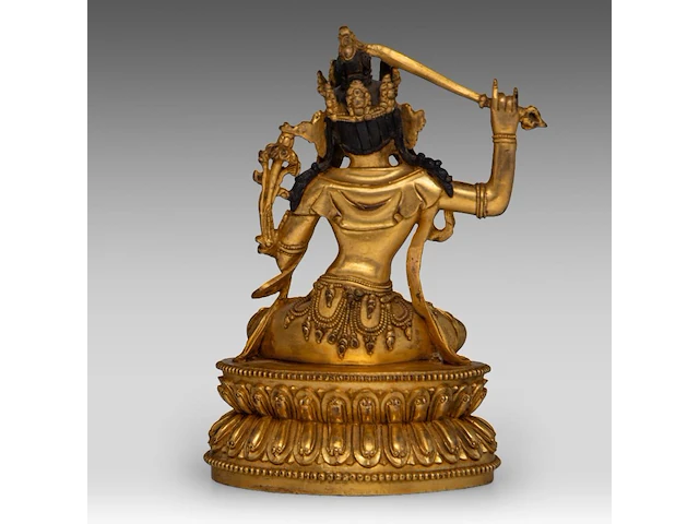 A chinese gilt bronze figure of manjushri, with a yongle mark, h 17,5 cm - weight about 1189g - afbeelding 4 van  7