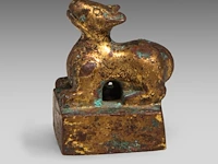 A chinese gilt-bronze ‘mythical beast’ seal, han dynasty or earlier, formerly recorded as warring states period, h 3,3 - 2,2 x 2,2 cm - weight approx. 69 g