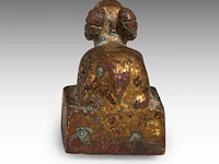 A chinese gilt-bronze ‘ram’ seal, han dynasty or earlier, formerly recorded as warring states period, h 2,8 - 2 x 2 cm - weight approx. 65 g - afbeelding 5 van  8