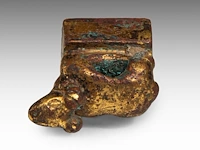 A chinese gilt-bronze ‘ram’ seal, han dynasty or earlier, formerly recorded as warring states period, h 2,8 - 2 x 2 cm - weight approx. 65 g - afbeelding 8 van  8