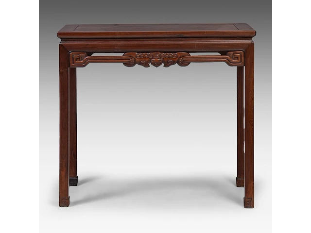 A chinese huanghuali hardwood 'bats' side table, late qing, h 86,5 - 95 x 46,5 cm - afbeelding 2 van  5
