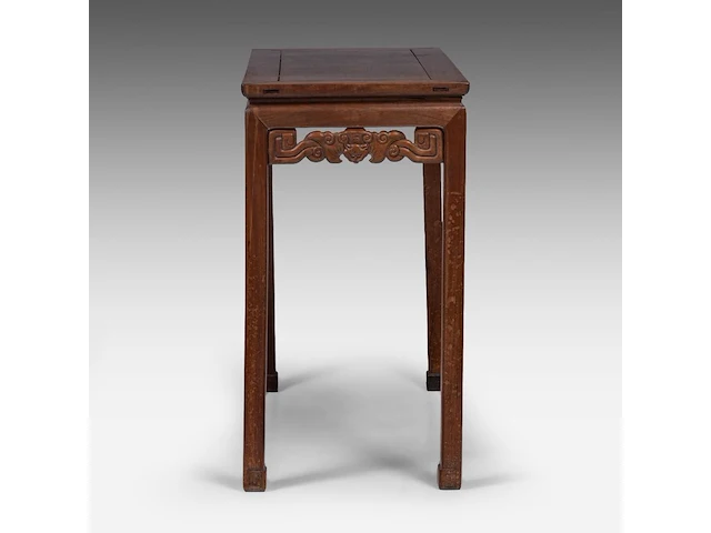 A chinese huanghuali hardwood 'bats' side table, late qing, h 86,5 - 95 x 46,5 cm - afbeelding 3 van  5