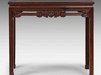 A chinese huanghuali hardwood 'bats' side table, late qing, h 86,5 - 95 x 46,5 cm - afbeelding 4 van  5