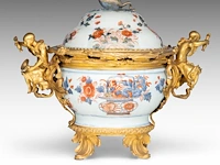 A chinese imari floral decorated tureen, 18thc, fixed with impressive ormolu gilt bronze mounts, l 44 - h 37 cm