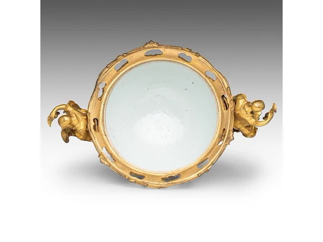 A chinese imari floral decorated tureen, 18thc, fixed with impressive ormolu gilt bronze mounts, l 44 - h 37 cm - afbeelding 10 van  10