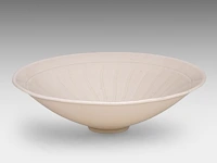 A chinese incised ding ware ‘lotus leaf’ conical bowl, l 13,5 - h 3,8 cm - afbeelding 4 van  7